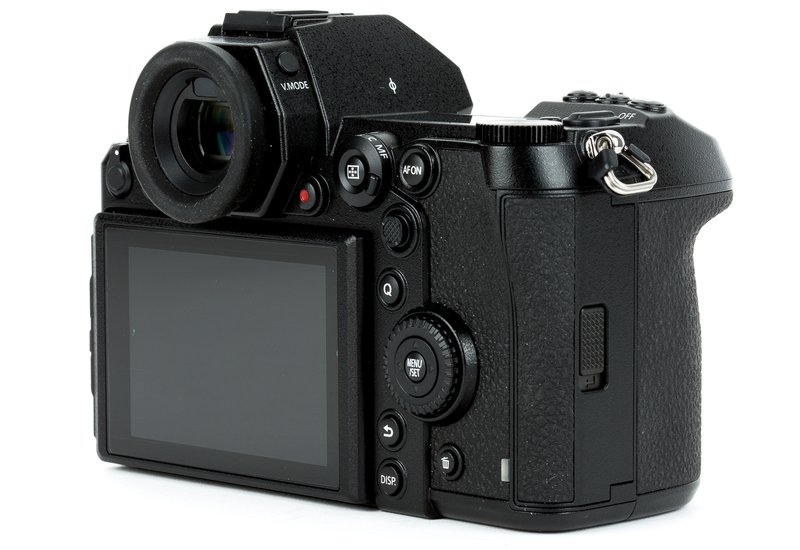 Panasonic_Lumix_DC-S1R-6.jpg.800x550_q85.jpg