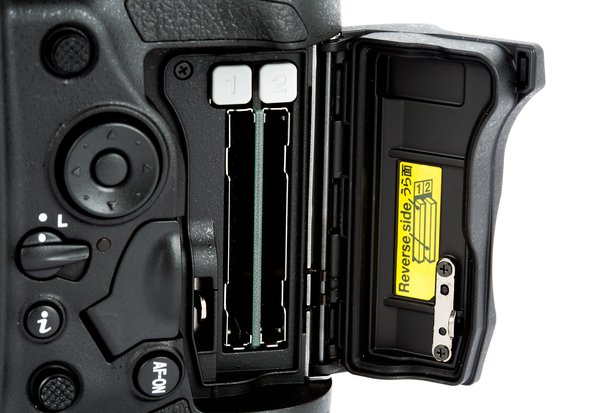 nikon_d5_cf-9.jpg.600x415_q85.jpg