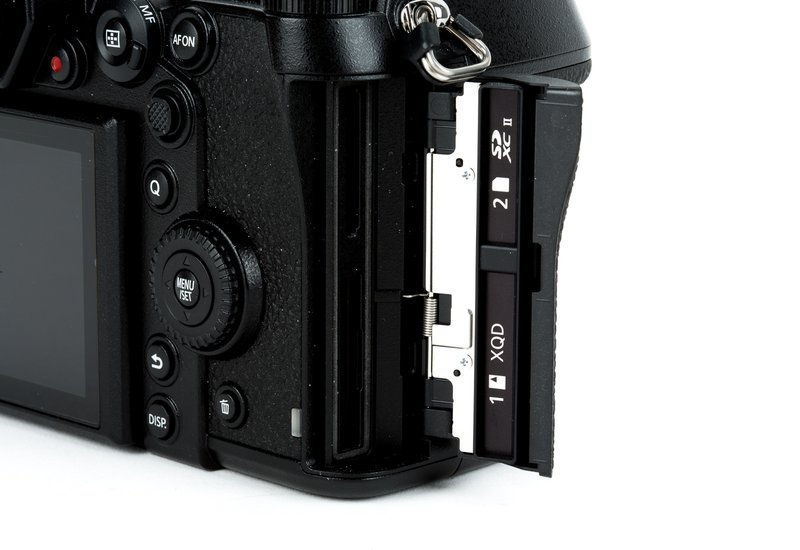 Panasonic_Lumix_DC-S1R-12.jpg.800x550_q85.jpg