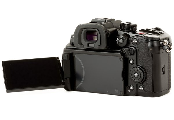 Panasonic_GH6-9.jpg.600x415_q85.jpg